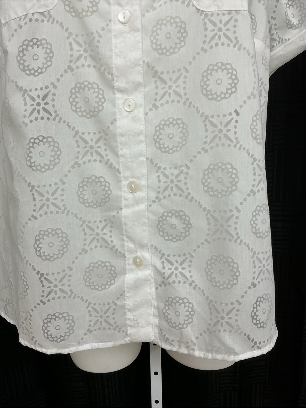 Alfred Dunner White Eyelet Short-Sleeve Button-Down Shirt - Picture 2 of 10